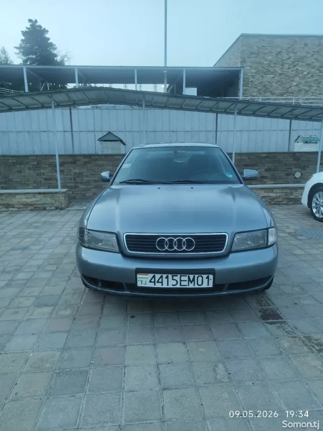 Audi A4 1994 · 1.6 MT