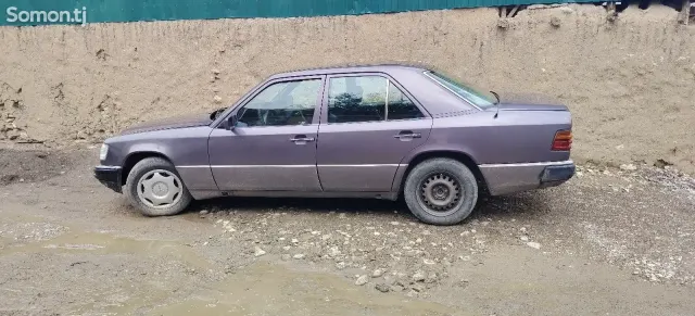 Mercedes-Benz E class 1991 · 2.0 MT