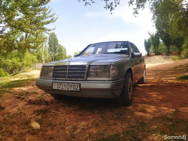 Mercedes-Benz W124 1985 · 2.0 MT