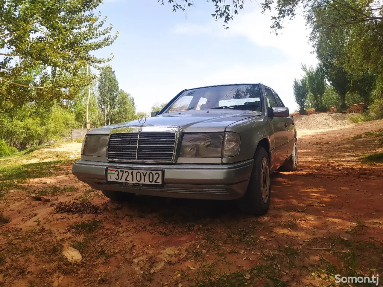 Mercedes-Benz W124 1985 · 2.0 MT