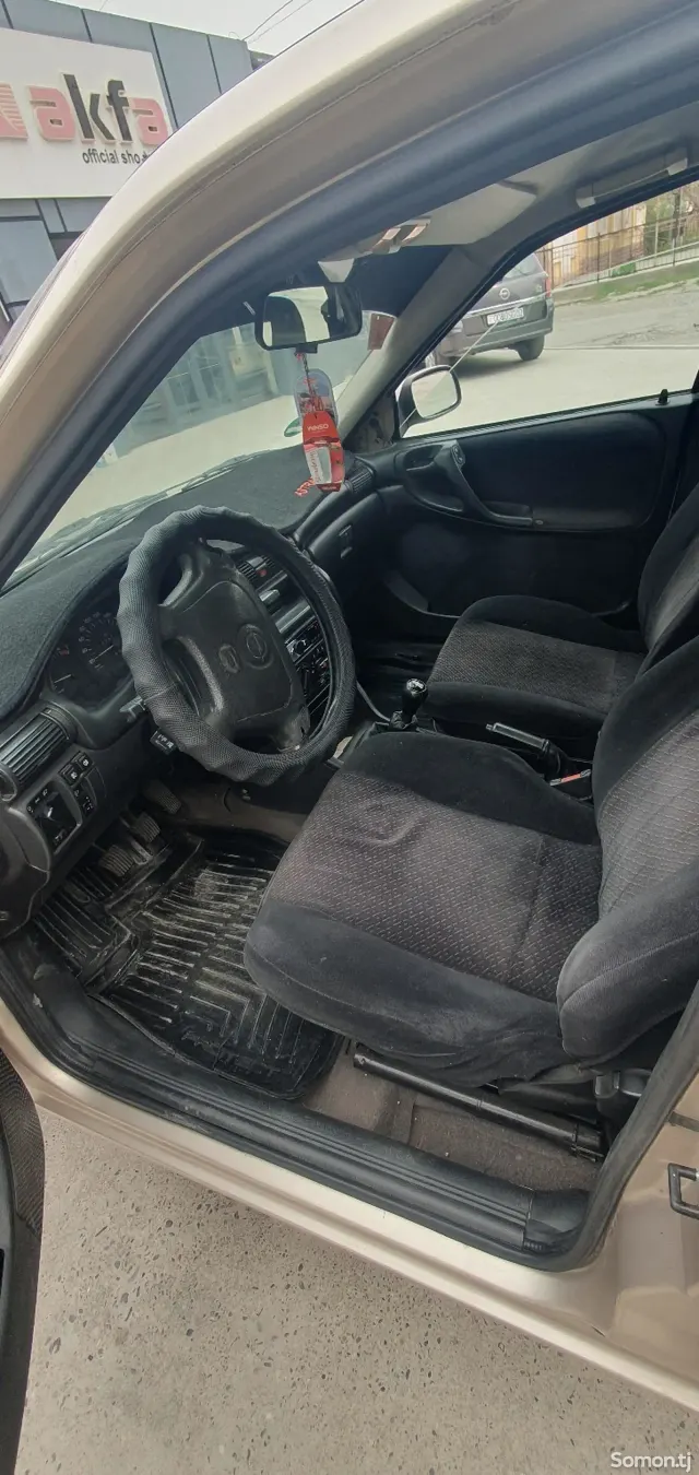 Opel Astra F 1997 · 1.6 MT