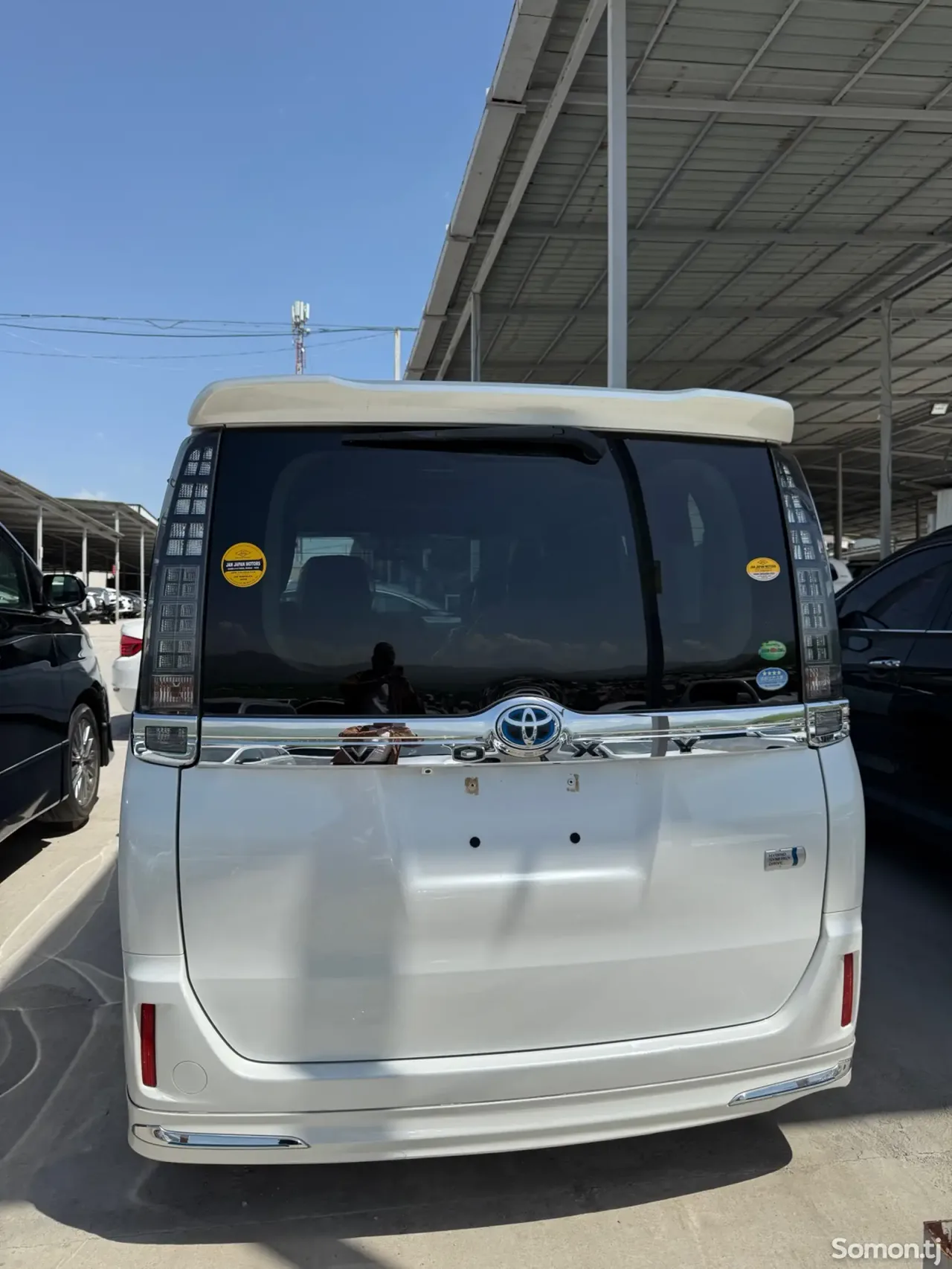 Toyota Voxy 2014 · 1.8 AT