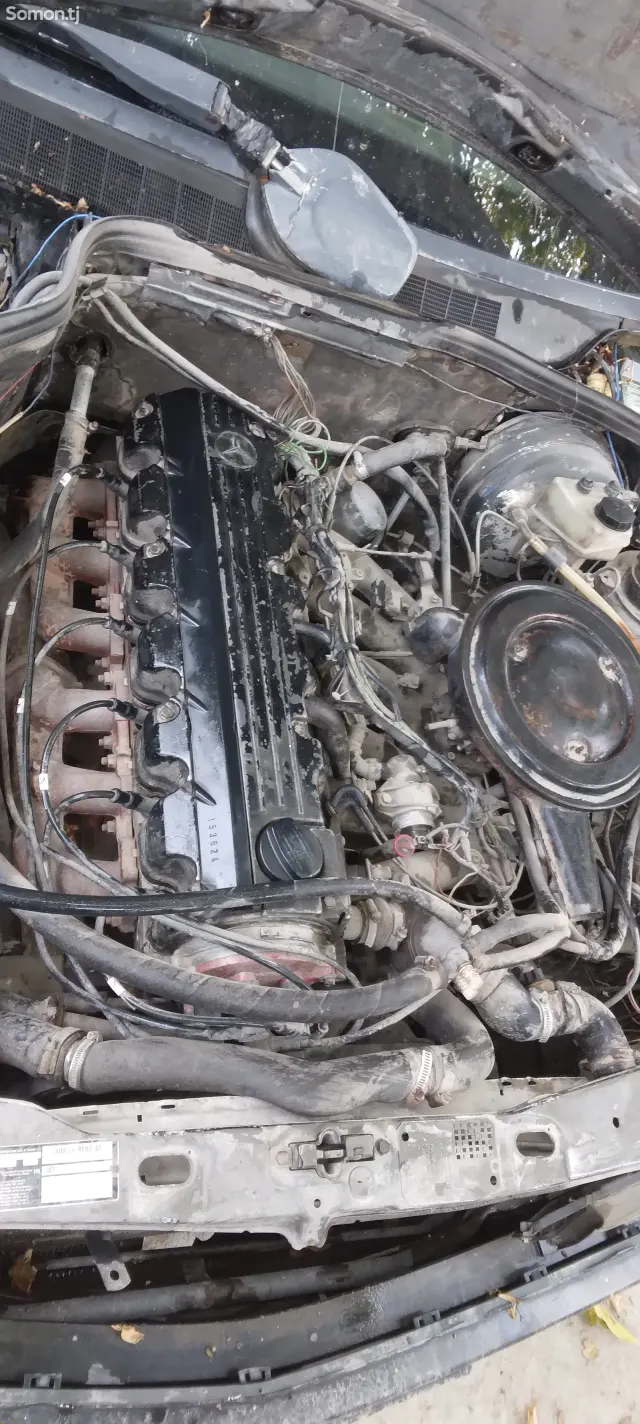 Mercedes-Benz W201 1987 · 1.8 MT