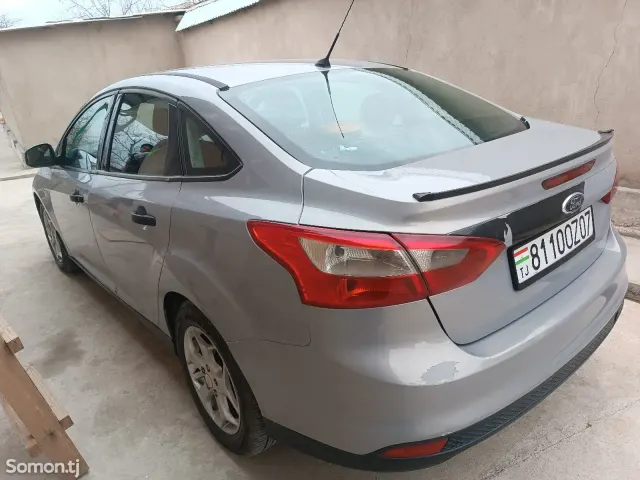 Ford Focus 2012 · 1.6 MT