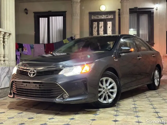 Toyota Camry 2015 · 2.0 AT