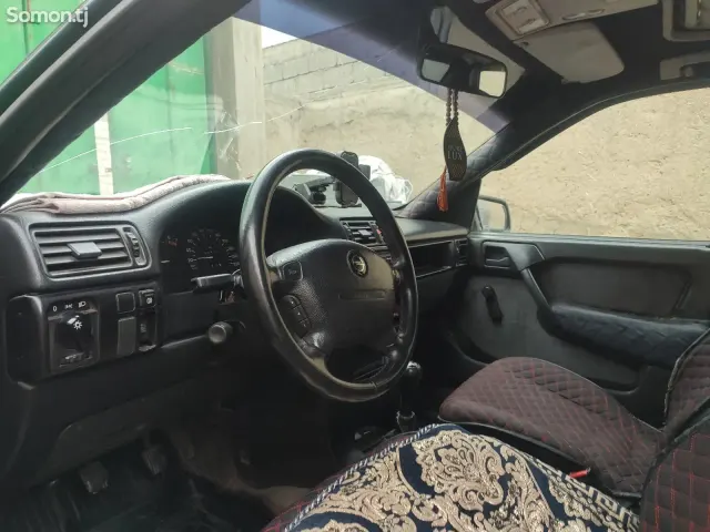 Opel Vectra A 1992 · 1.6 MT