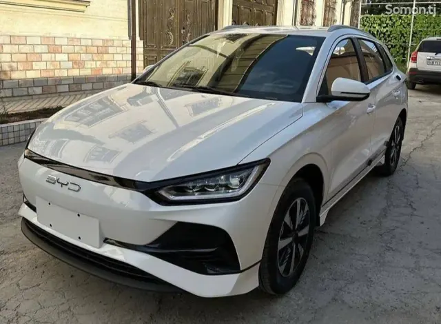 BYD E2 2025 · AT