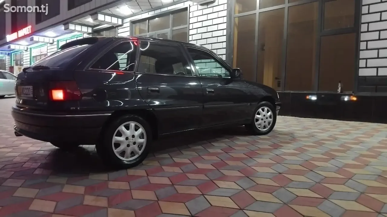 Opel Astra F 1997 · 1.6 MT
