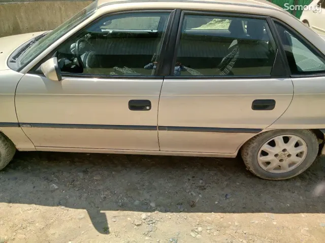Opel Astra F 1998 · 1.6 MT