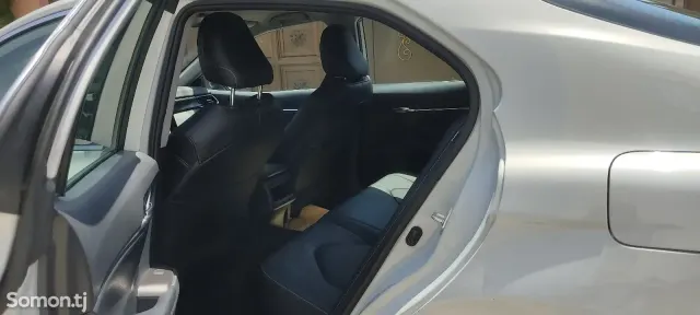 Toyota Camry 2023 · 2.5 AT