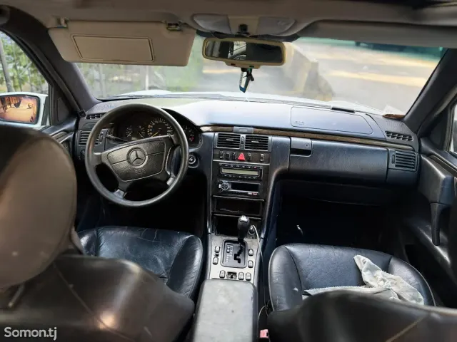 Mercedes-Benz E class 1997 · 2.3 AT