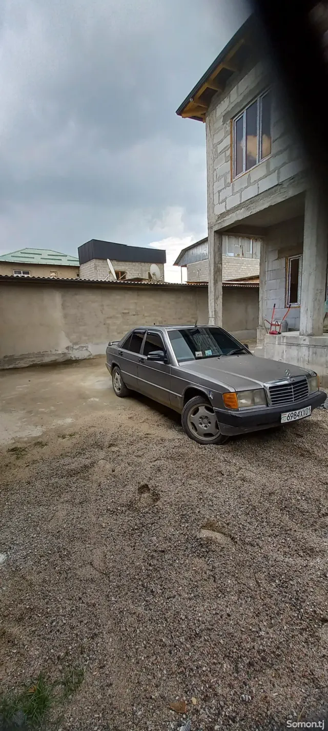 Mercedes-Benz W201 1992 · 2.0 MT