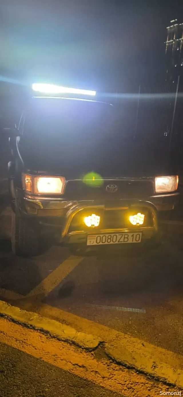 Toyota Hilux 1998 · 2.8 MT