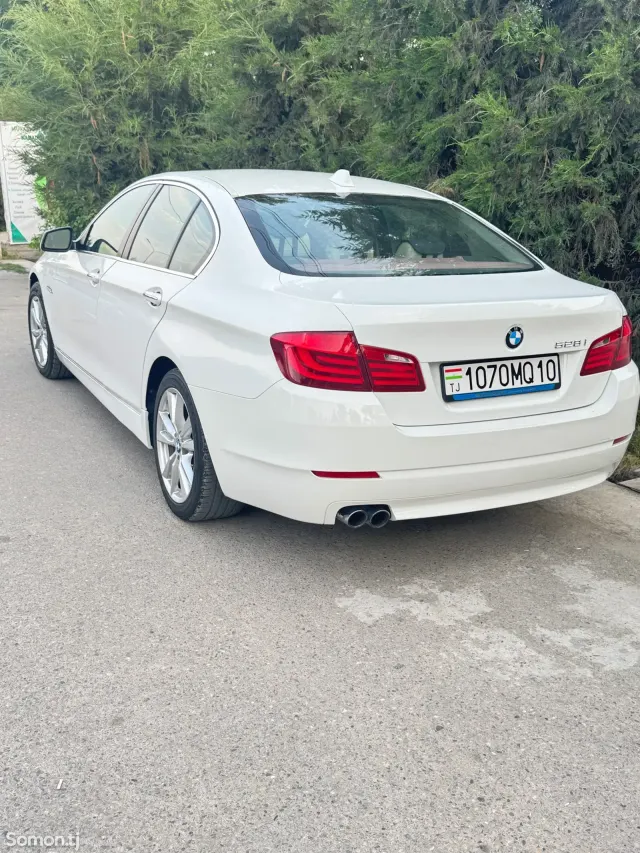 BMW 5 series 2011 · 3.0 AT
