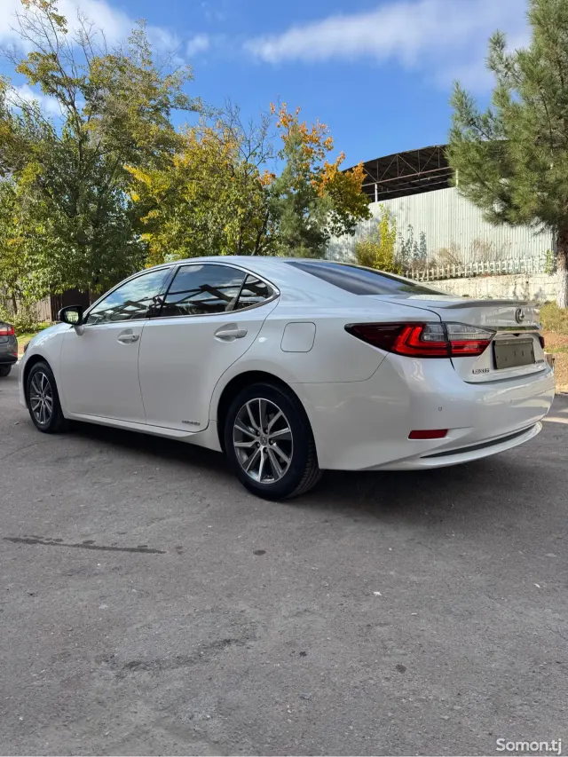 Lexus ES series 2016 · 3.0 AT