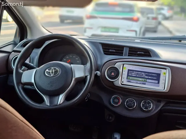 Toyota Vitz 2012 · 1.1 AT