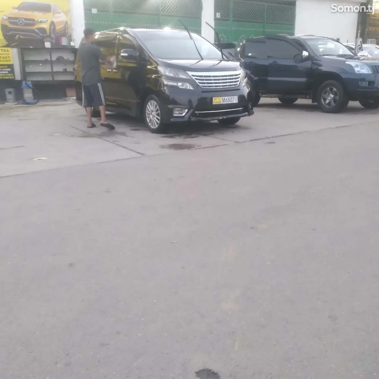 Toyota Vellfire 2010 · 2.4 AT