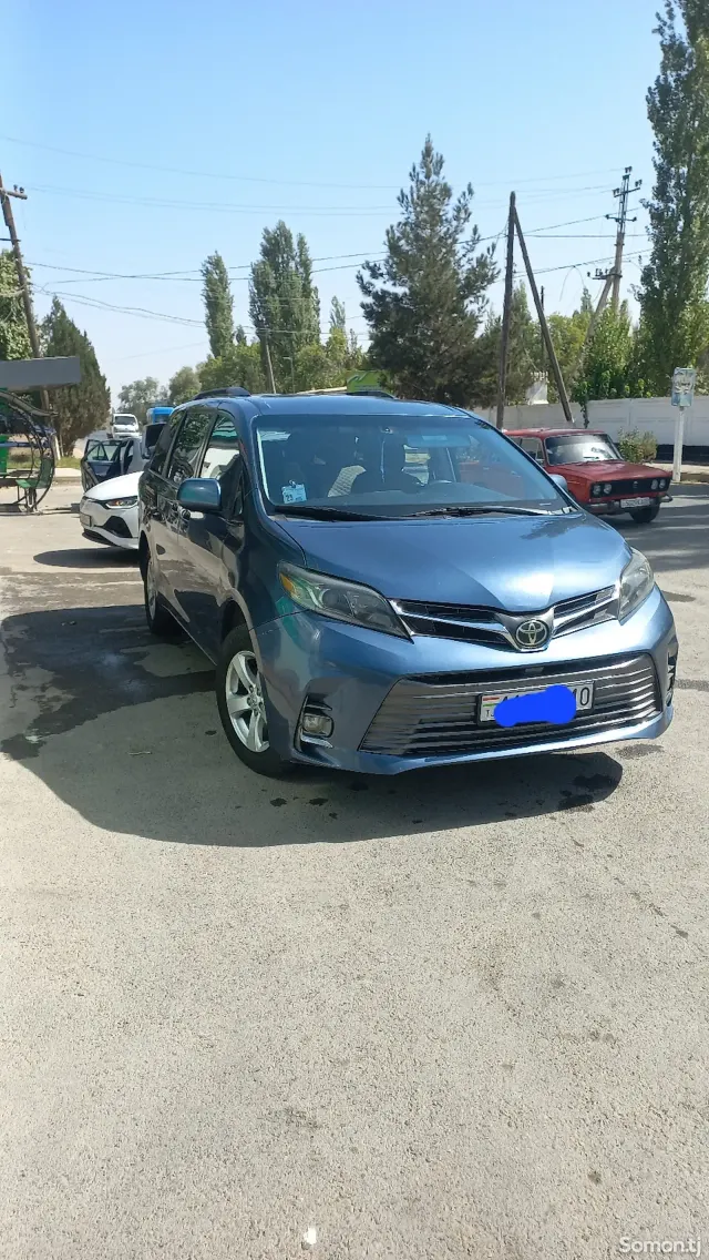 Toyota Sienna 2014 · 3.5 AT