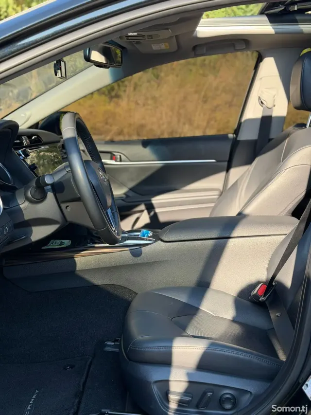 Toyota Camry 2019 · 2.5 AT