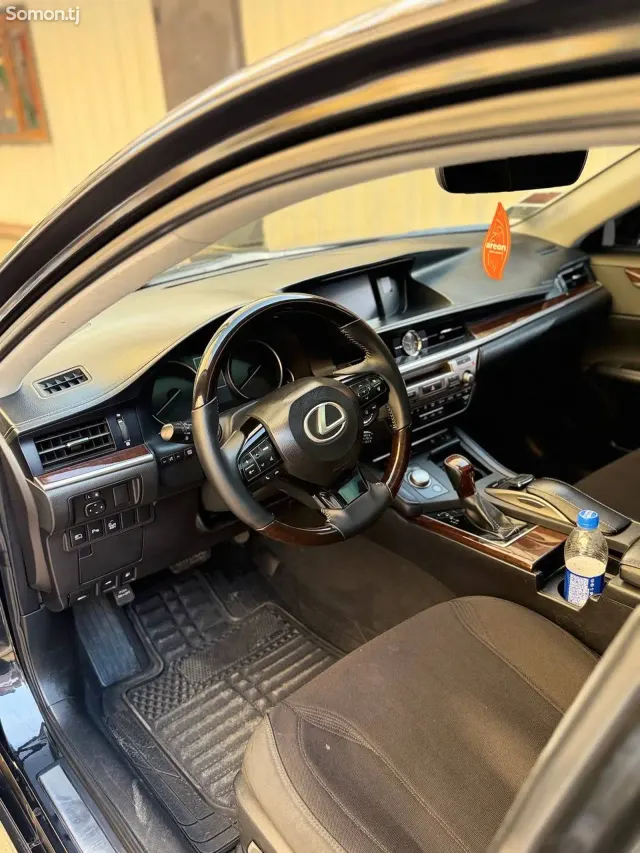 Lexus ES series 2016 · 3.5 AT