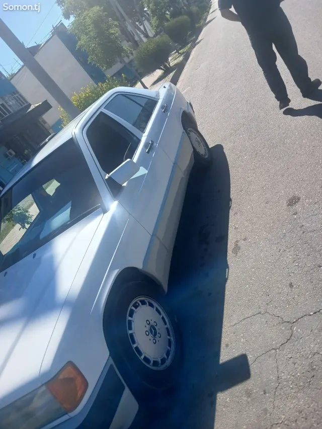Mercedes-Benz W201 1997 · 2.0 MT