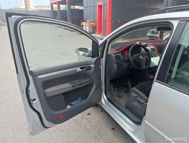 Volkswagen Touran 2007 · 2.0 AT