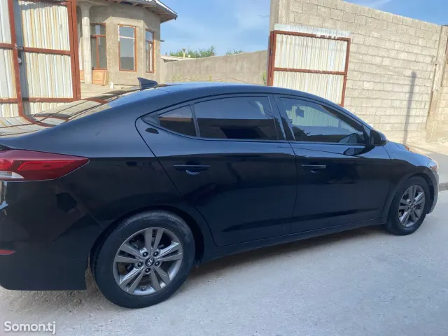 Hyundai Elantra 2018 · 2.0 AT