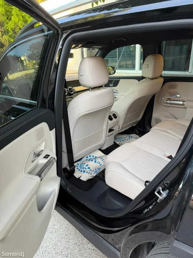 Mercedes-Benz EQB 2025 · AT