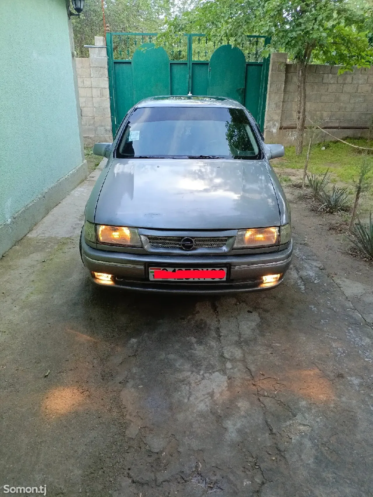 Opel Vectra A 1994 · 1.6 MT