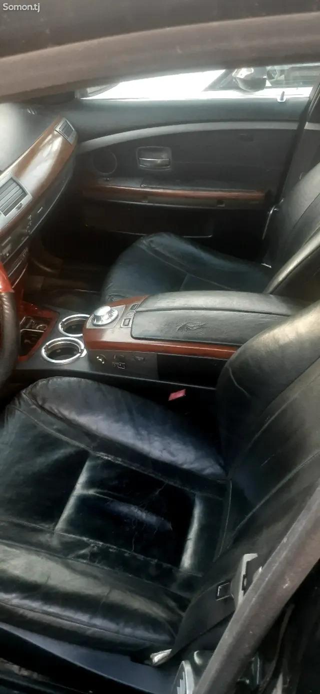 BMW 7 series 2002 · 4.4 AT