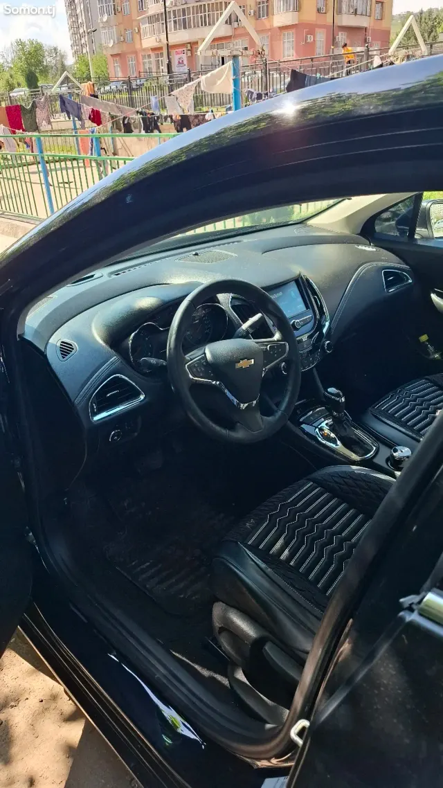 Chevrolet Cruze 2017 · 1.4 AT