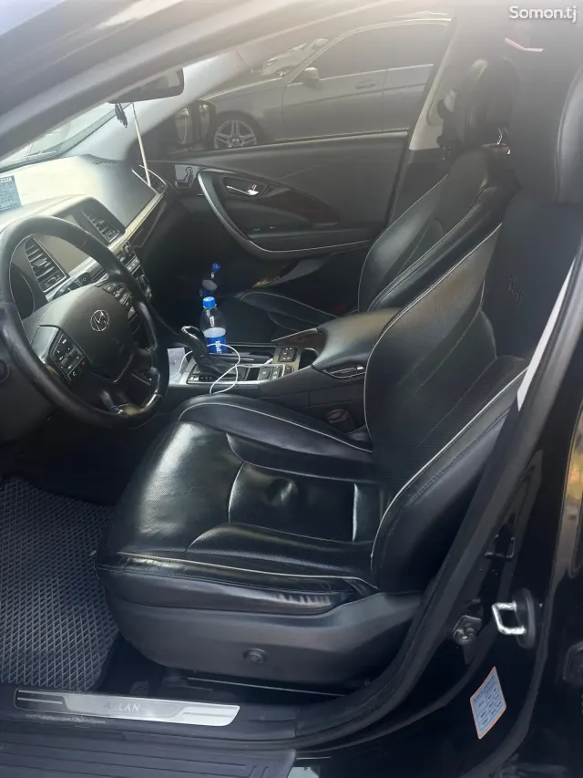 Hyundai Aslan 2015 · 3.0 AT