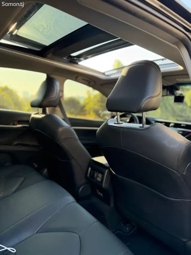 Toyota Camry 2019 · 2.5 AT