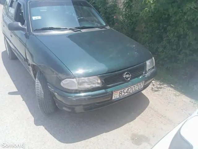 Opel Astra F 1993 · 1.6 MT