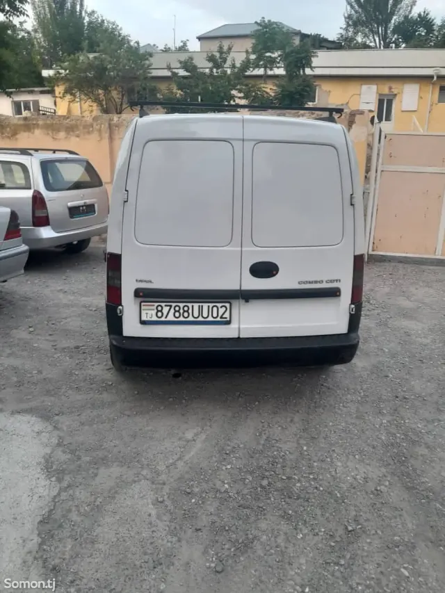 Opel Combo 2010 · 1.3 MT