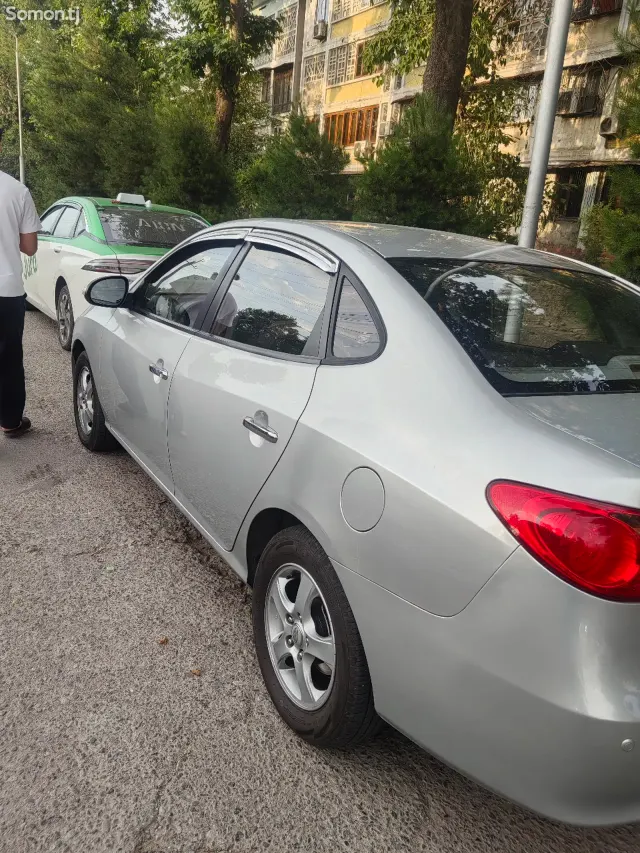 Hyundai Avante 2010 · 1.6 AT