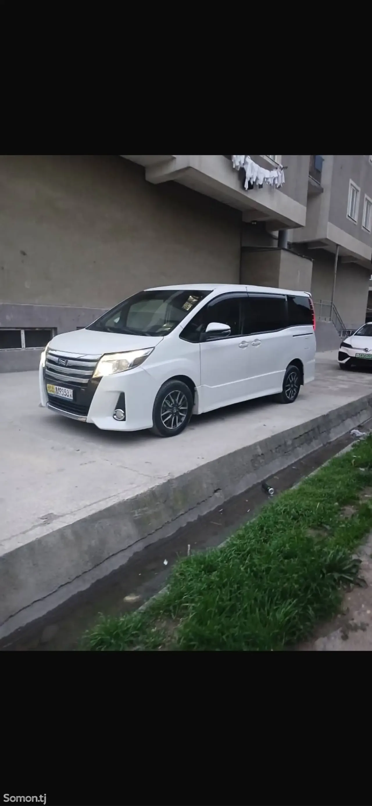 Toyota Voxy 2014 · 2.0 AT