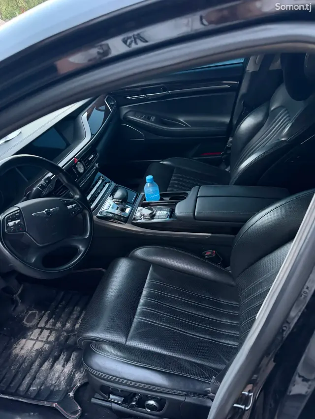 Hyundai Genesis 2018 · 3.8 AT