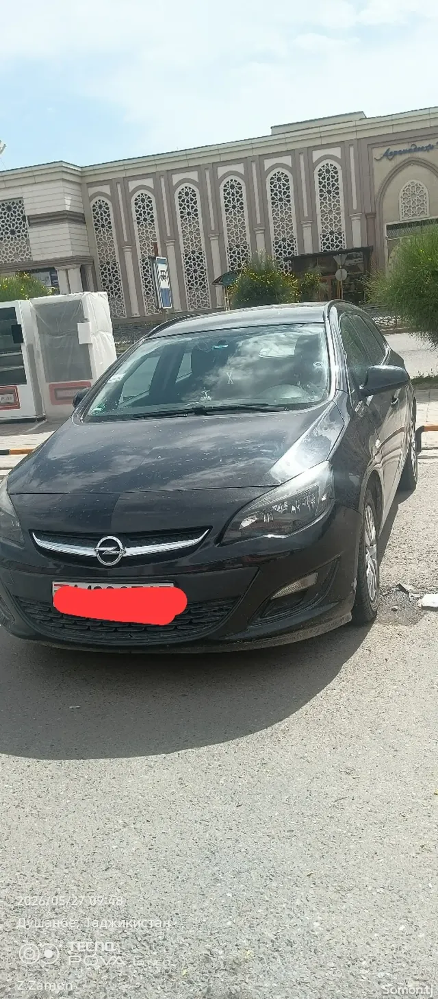 Opel Astra J 2013 · 1.4 MT