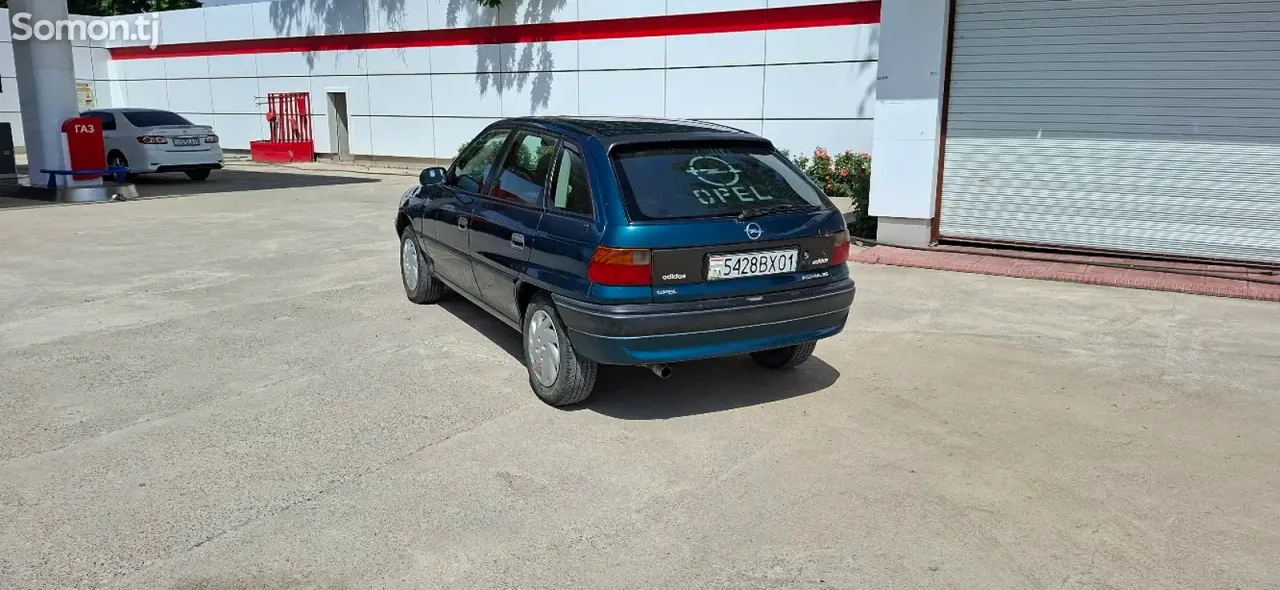 Opel Astra F 1995 · 1.6 MT
