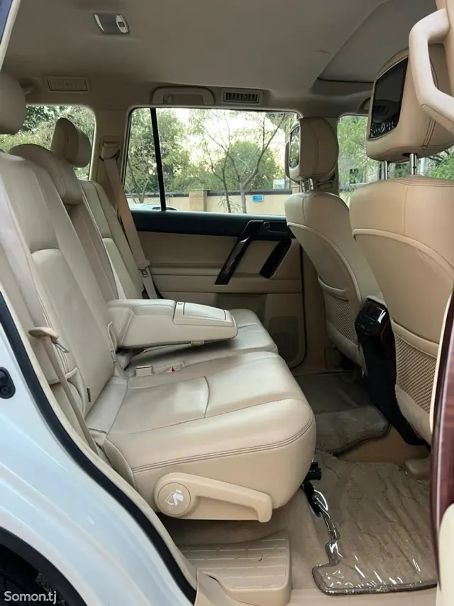 Toyota Land Cruiser Prado 2015 · 4.0 AT
