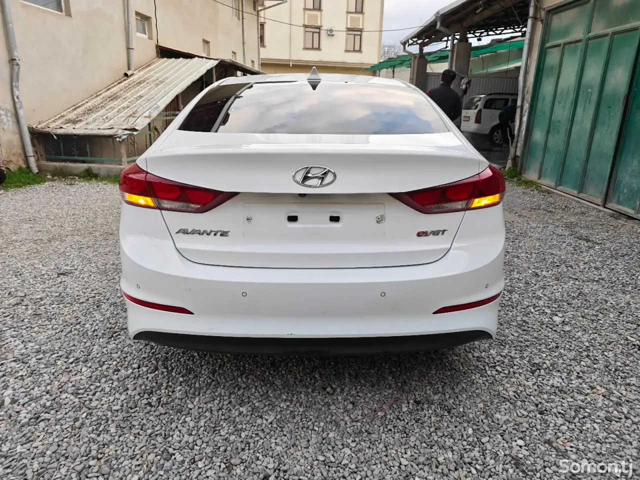 Hyundai Avante 2016 · 1.6 AT