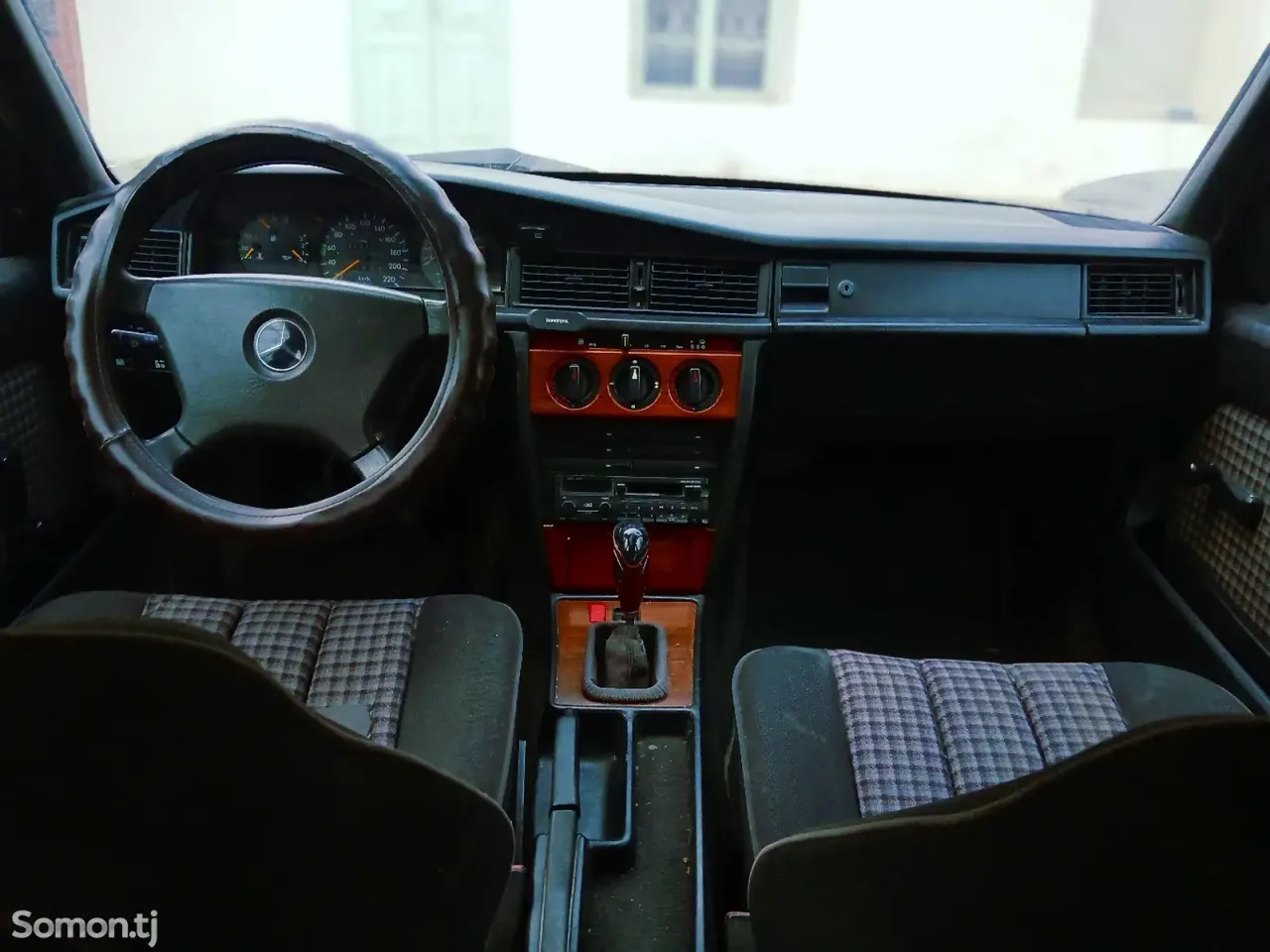 Mercedes-Benz W201 1992 · 1.8 MT