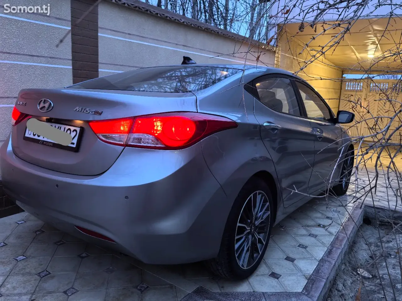 Hyundai Avante 2012 · 1.6 AT