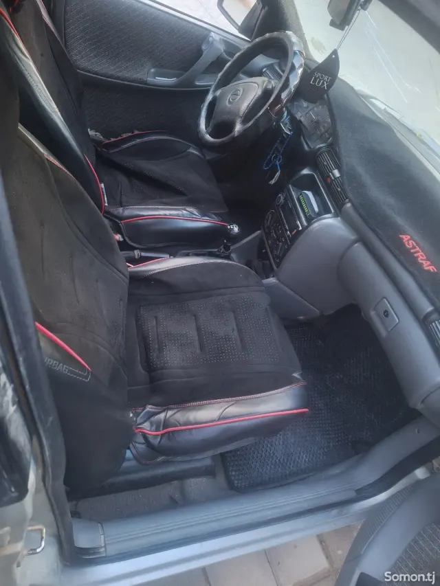 Opel Astra F 1993 · 1.6 MT