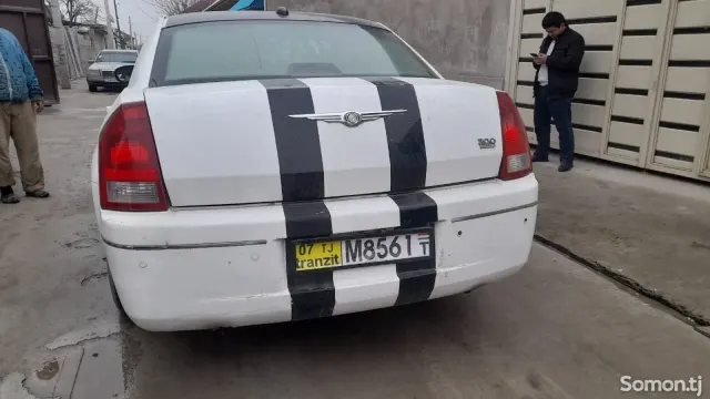 Chrysler 300C 2005 · AT