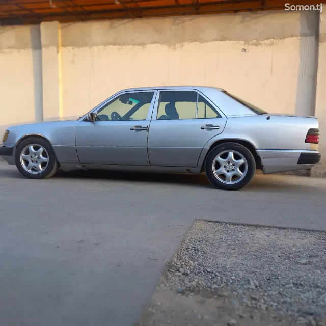 Mercedes-Benz W124 1991 · 2.0 MT