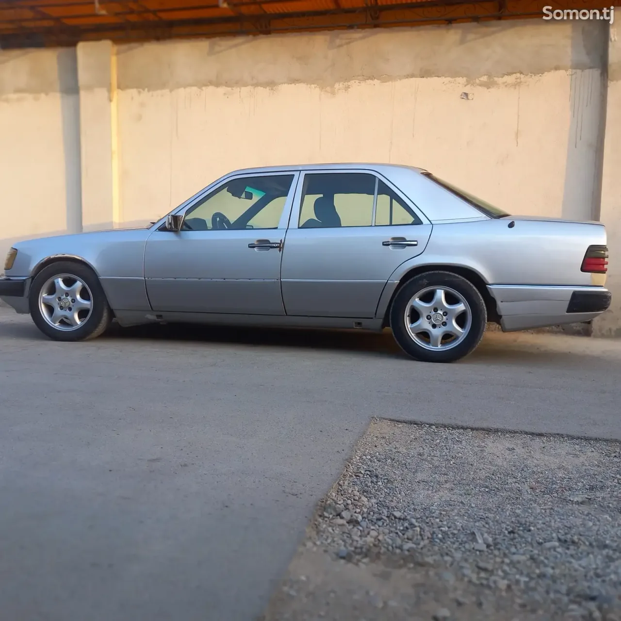 Mercedes-Benz W124 1991 · 2.0 MT
