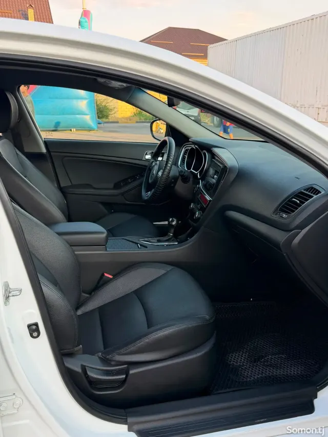 Kia K5 2015 · 2.0 AT