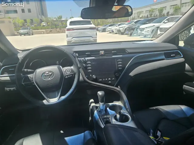 Toyota Camry 2018 · 2.5 AT